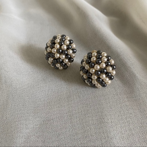 VTG Grey Ivory Beaded Cluster Faux Pearl Earrings - Picture 2 of 5